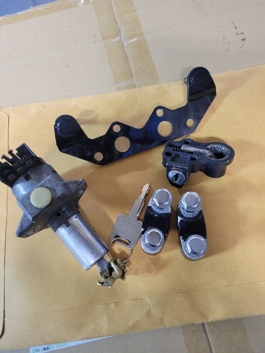cb400f　キーシリンダー　メーターステー等 破損無し