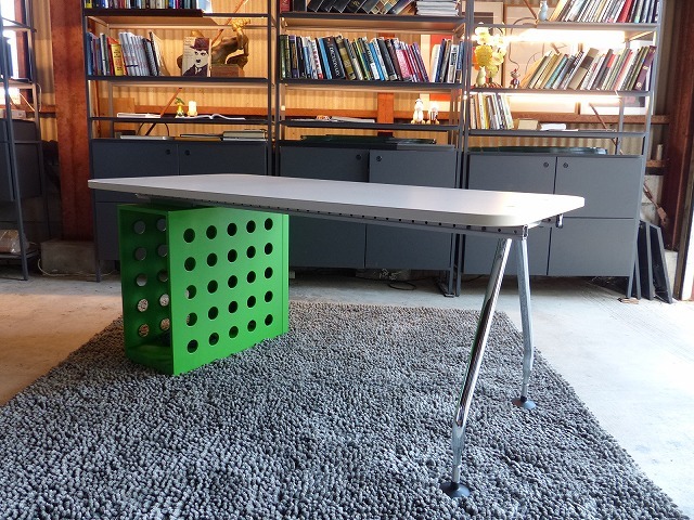 グリーン在庫9台あり｜vitra ヴィトラ｜AD HOC アドホック/アントニオ・チッテリオ 　PCデスク/ゲーミングテーブル　電源タップ付き