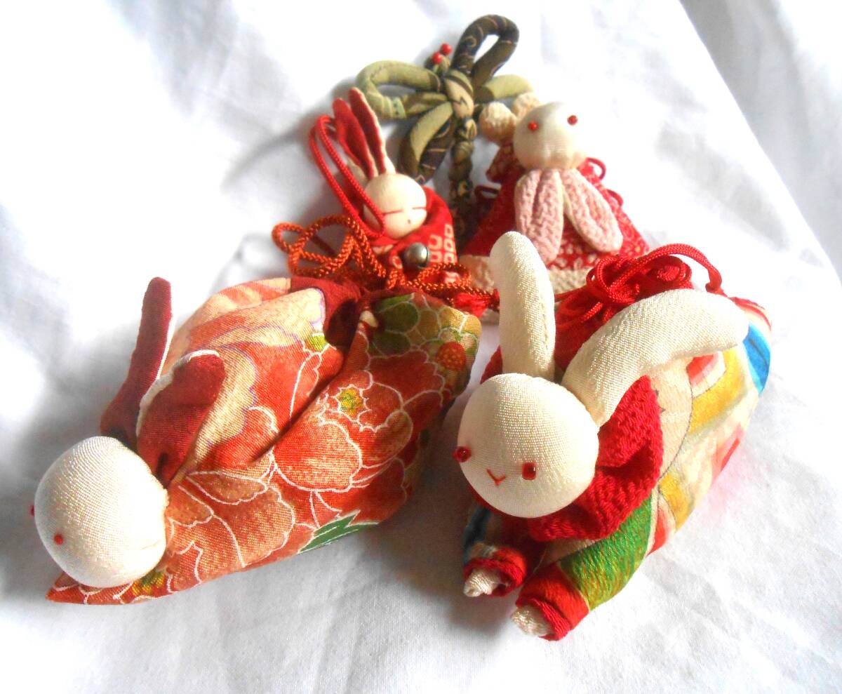 5個まとめて 兎 うさぎ トンボ ブローチ 袋物 巾着 着物 古布 ちりめん細工 縮緬 ちりめん ハンドメイド 手作り 和小物 レトロ 