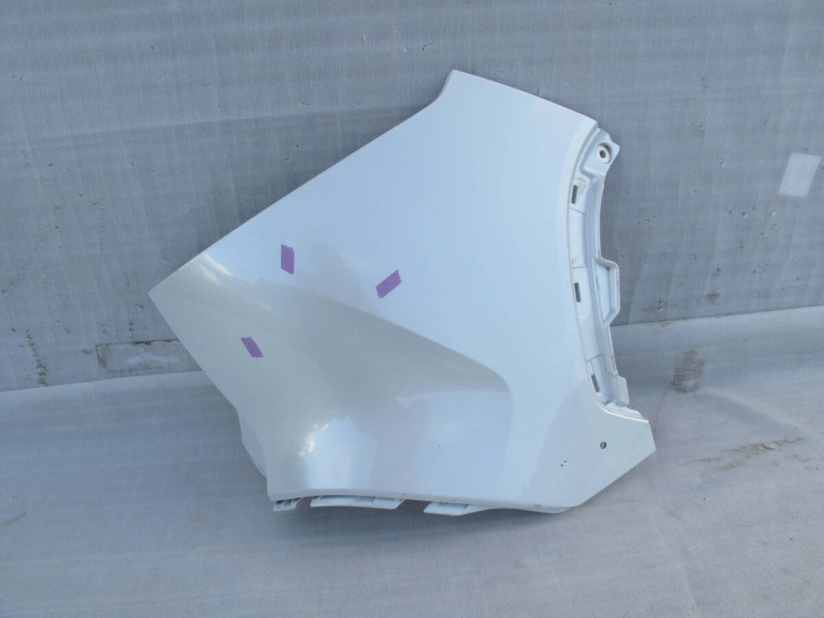 トヨタ純正 ZSG10 ZVG11 ZVG15 カローラクロス リアバンパー コーナーバンパー 右側 52165-16020 パールホワイト