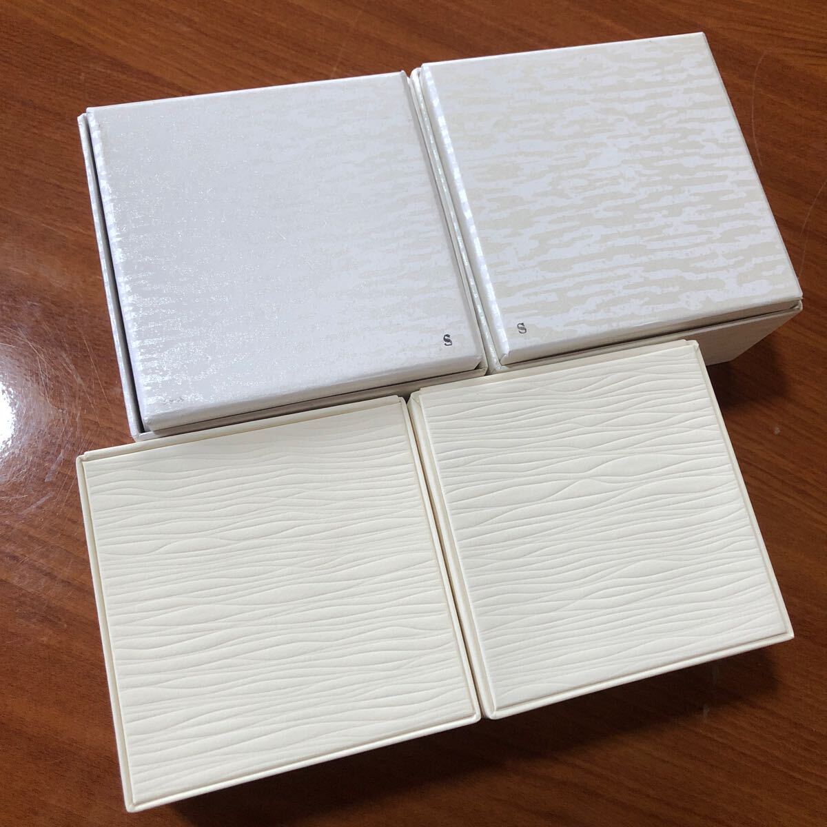 送料無料〉ミキモト ギフトボックス ピアス用 イアリング用 空箱 送料無料〉ミキモト ギフトボックス ピアス用 イアリング用 空箱