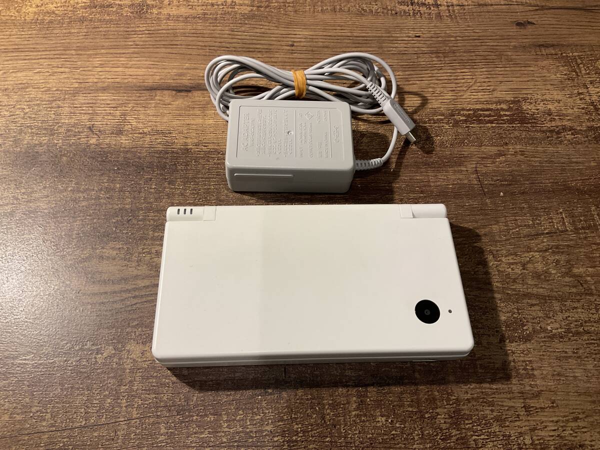 ニンテンドーDSi本体　充電器付属