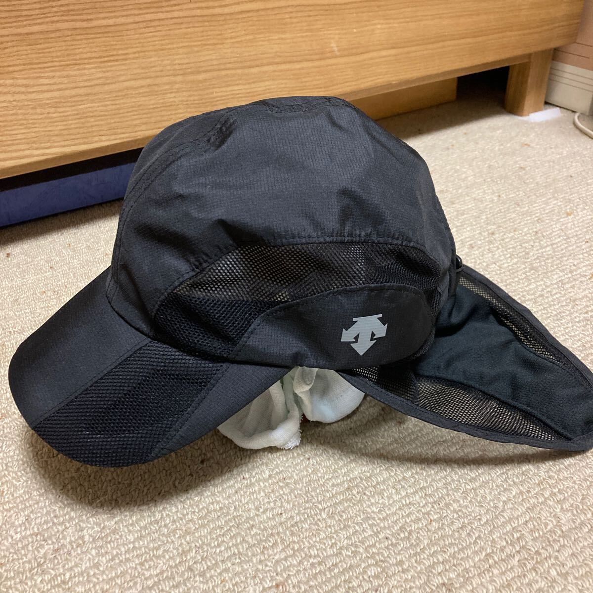 デサント サンシェードキャップ 黒 DESCENTE 日よけ UV対策 日焼け防止 ランニング トレーニング ウォーキング 帽子 軽量速乾 