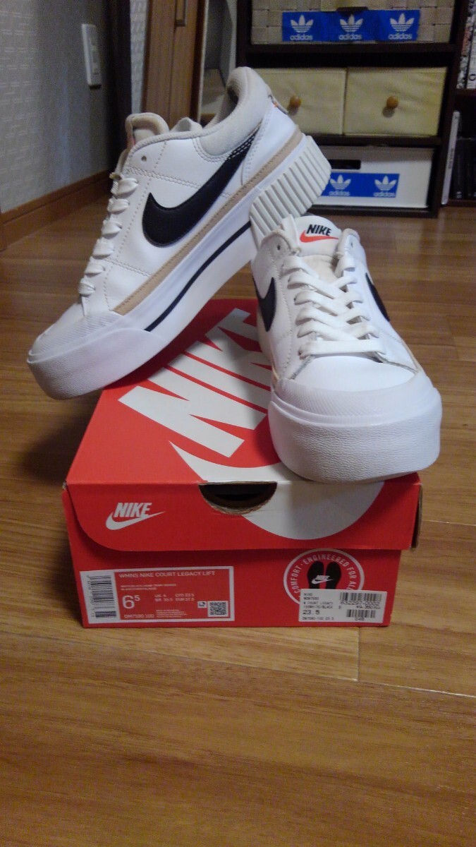 中古 箱付 NIKE ナイキ コート レガシー リフト COURT LEGACY LIFT 23.5cm DM7590 100