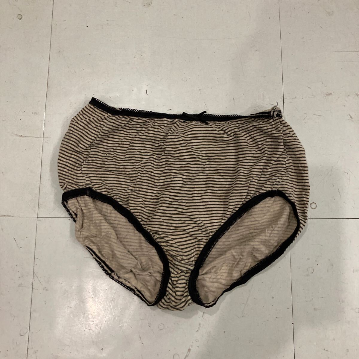 下着美術館 　染みパンツ 