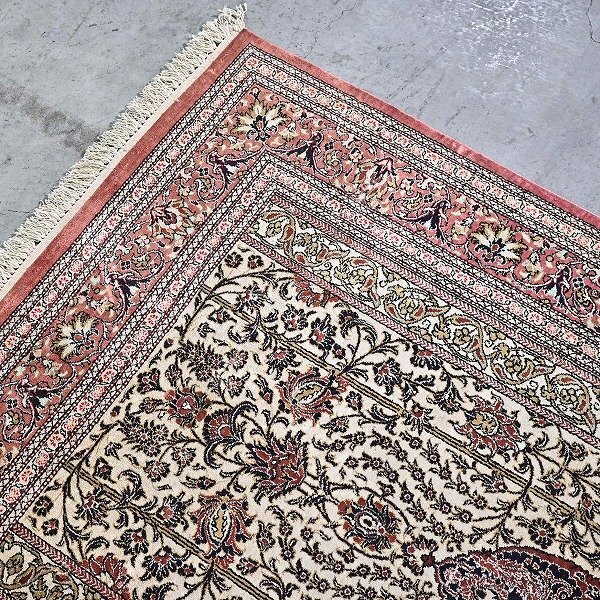 イラン製 ペルシャ絨毯 ミニサイズ クム産 手織り シルク 花 イラン製 ペルシャ絨毯 ミニサイズ クム産 手織り シルク 花
