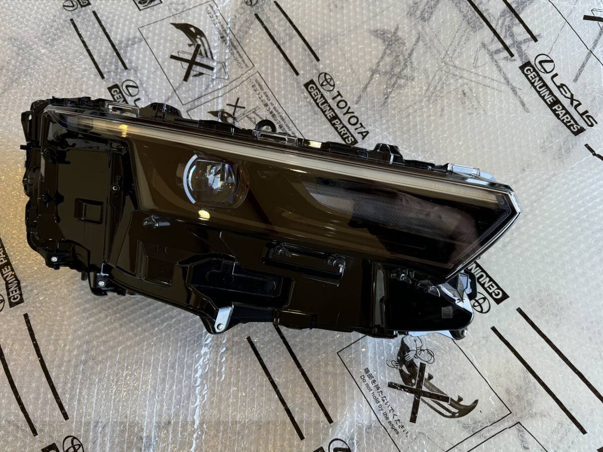 トヨタ 現行クラウン AZSH35 右ヘッドライト 美品