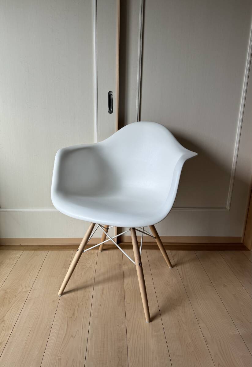 希少 美品 Herman Miller 正規品 Eames DAW イームズシェルアームチェア Dowel Leg Base White/ホワイト/ Knoll idee カッシーナ ネルソン