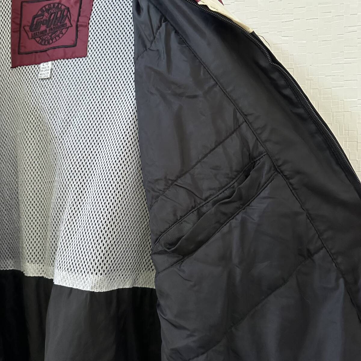 G-III ミネソタゴールデンゴーファーズ ナイロンJKT Lサイズ G-III ミネソタゴールデンゴーファーズ ナイロンJKT Lサイズ