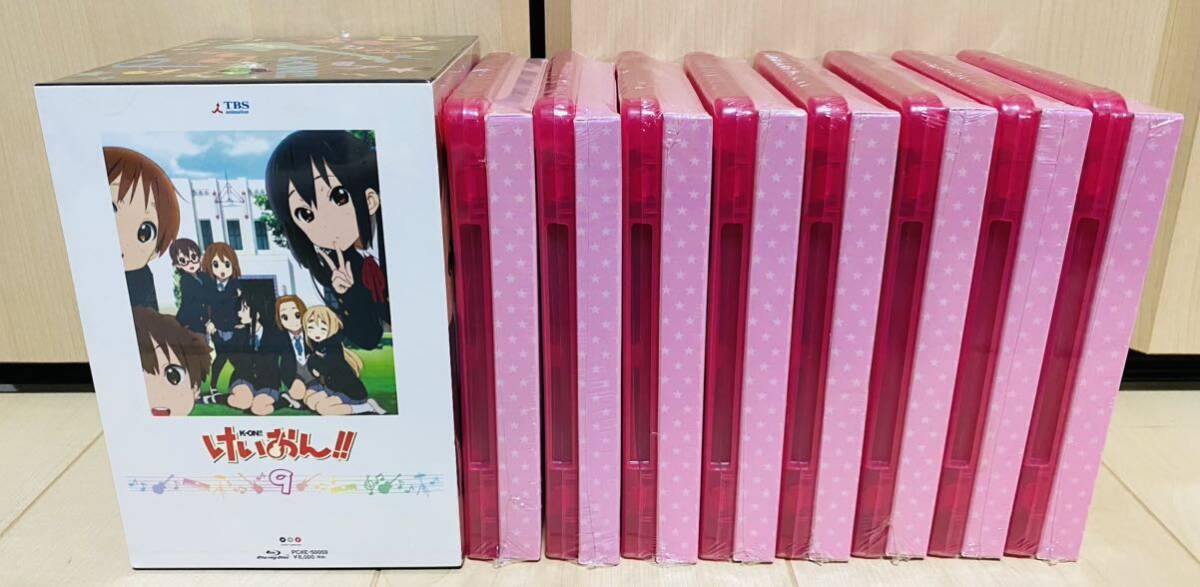 ■送料無料 未開封■ Blu-ray けいおん!! 第2期 初回限定版 全9巻セット (全巻収納BOX、布ポスター付) ■送料無料 未開封■ Blu-ray けいおん!! 第2期 初回限定版 全9巻セット (全巻収納BOX、布ポスター付)