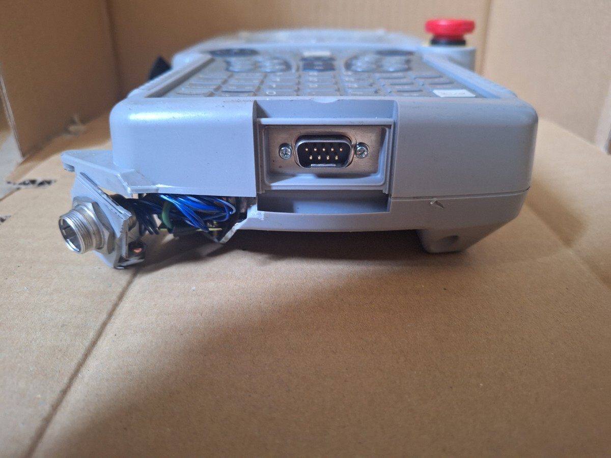 YASKAWA 安川電機 JZNC-XPP02 ロボット ティーチペンダント YASKAWA 安川電機 JZNC-XPP02 ロボット ティーチペンダント