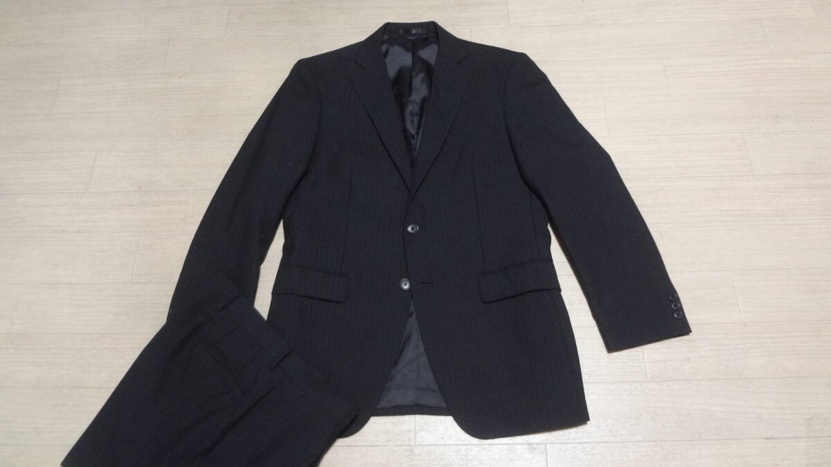 美品175cmW86cm★ROCHI☆ロッチ★美シルエット★2Bスリムスーツ/黒濃グレー織りストライプ★総裏★シングル２釦★ビジネス