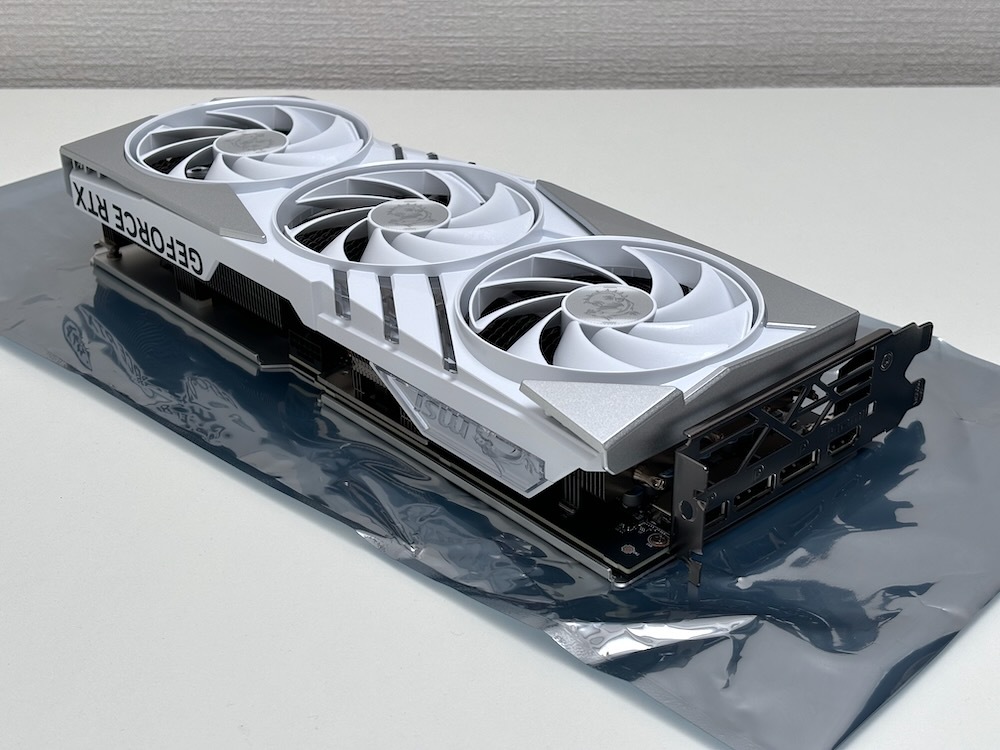 使用少・ホワイト・納品書付 GeForce RTX 4070 Ti GAMING X SLIM 使用少・ホワイト・納品書付 GeForce RTX 4070 Ti GAMING X SLIM