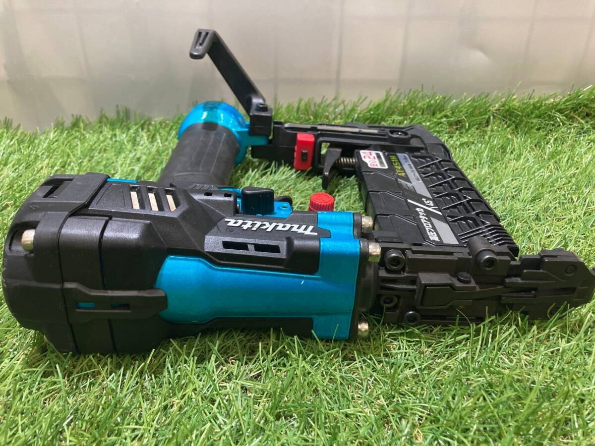 中古品】】makita(マキタ) 4㎜高圧フロアタッカ エアダスタ付 青 中古品】】makita(マキタ) 4㎜高圧フロアタッカ エアダスタ付 青