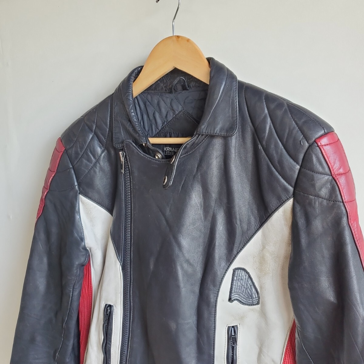 935◆【size48？】KRAWEHL LEDER バイクウエア レーシングジャケット 上のみ 赤×白×黒 レザー 本革 中古 USED 古着 ダブルライダース