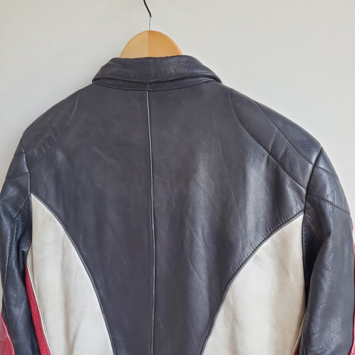 935◆【size48？】KRAWEHL LEDER バイクウエア レーシングジャケット 上のみ 赤×白×黒 レザー 本革 中古 USED 古着 ダブルライダース