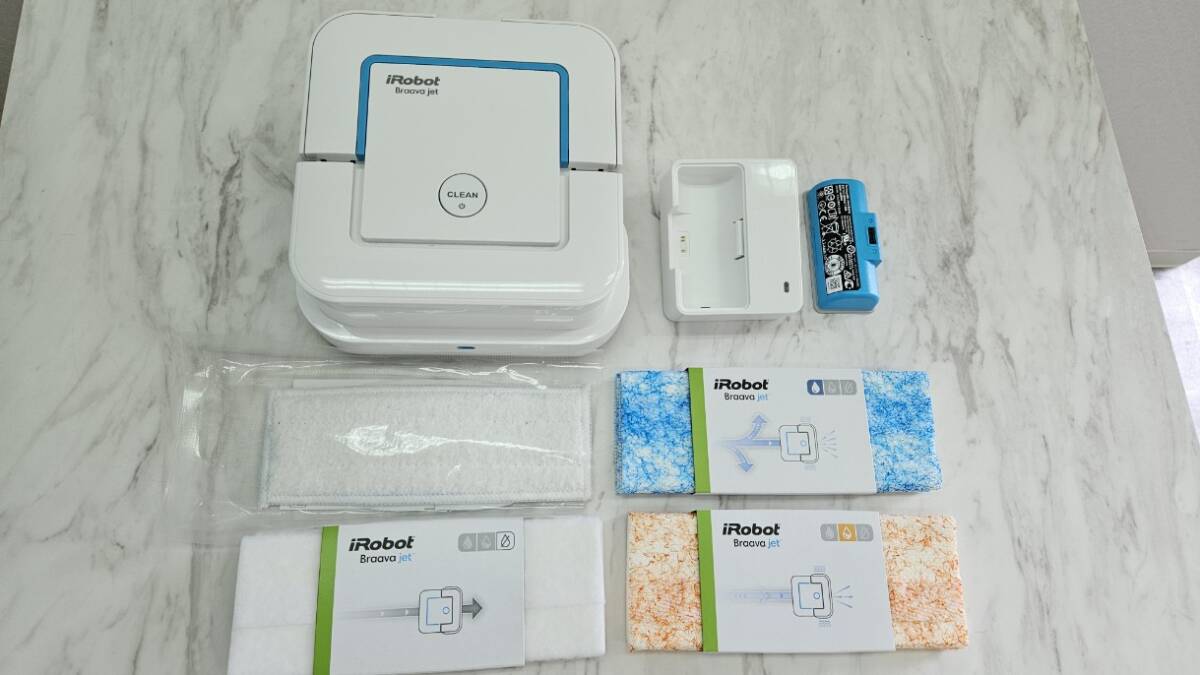 【F9202】通電　動作確認済み　IRobot Braava jet 240 アイロボット ブラーバジェット 本体 予備モップ付き