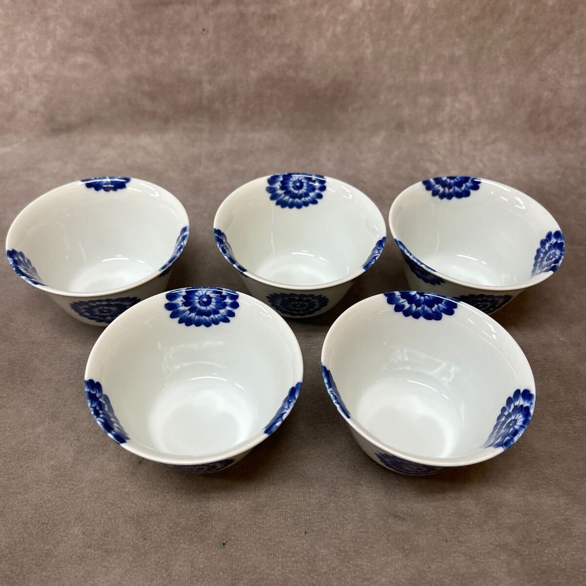 美品 未使用 保管品 吉兆謹製 大明成化年製印 染付 菊絵 汲出碗 美品 未使用 保管品 吉兆謹製 大明成化年製印 染付 菊絵 汲出碗