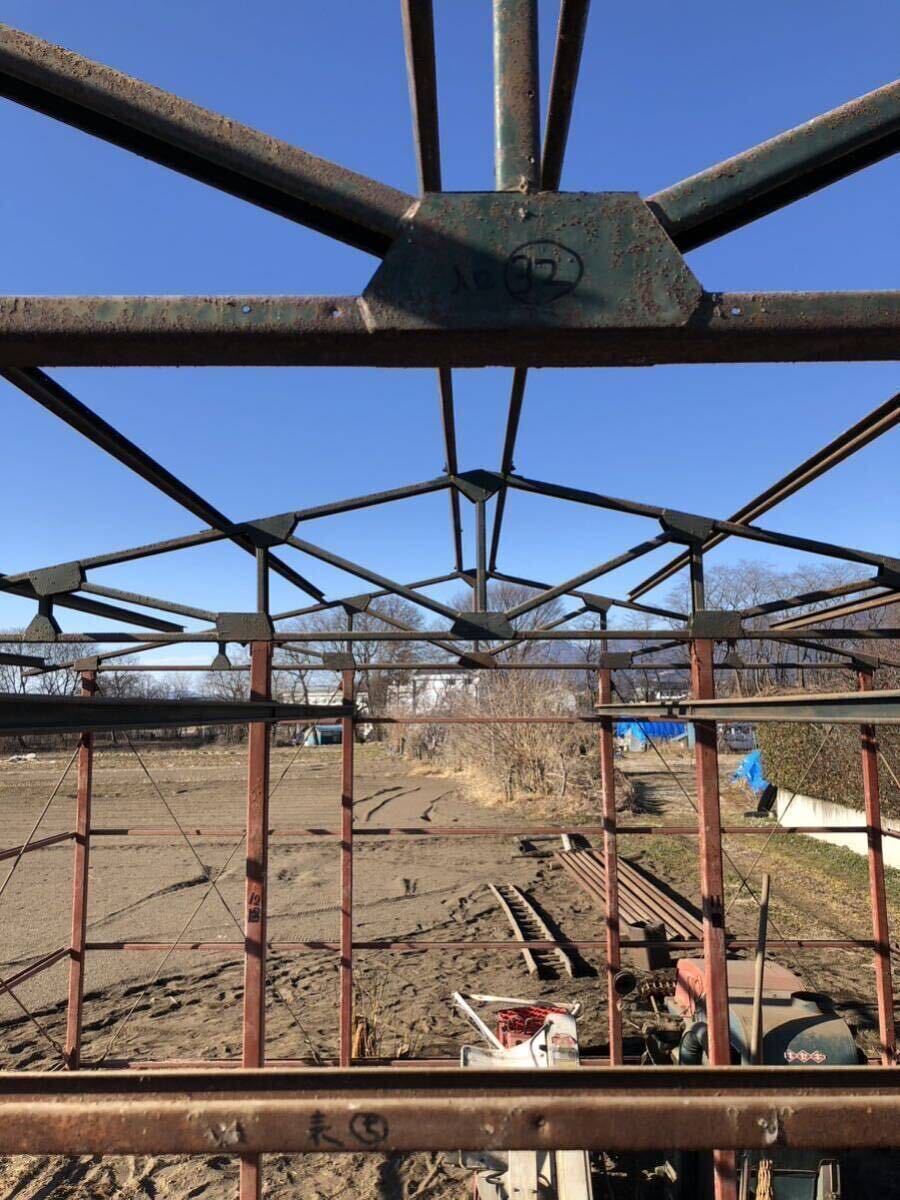 鉄骨倉庫(骨組のみ) 基礎コンクリート付き 解体済み 引取限定 幅 鉄骨倉庫(骨組のみ) 基礎コンクリート付き 解体済み 引取限定 幅