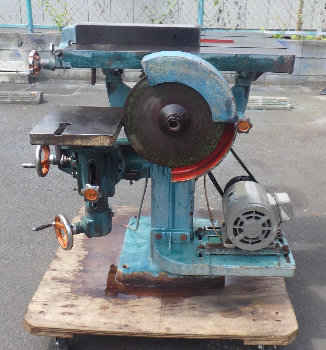 中古品】三里 MISATO 研磨機能付 台傾斜式 昇降盤 三相200V 鋸刃 中古品】三里 MISATO 研磨機能付 台傾斜式 昇降盤 三相200V 鋸刃