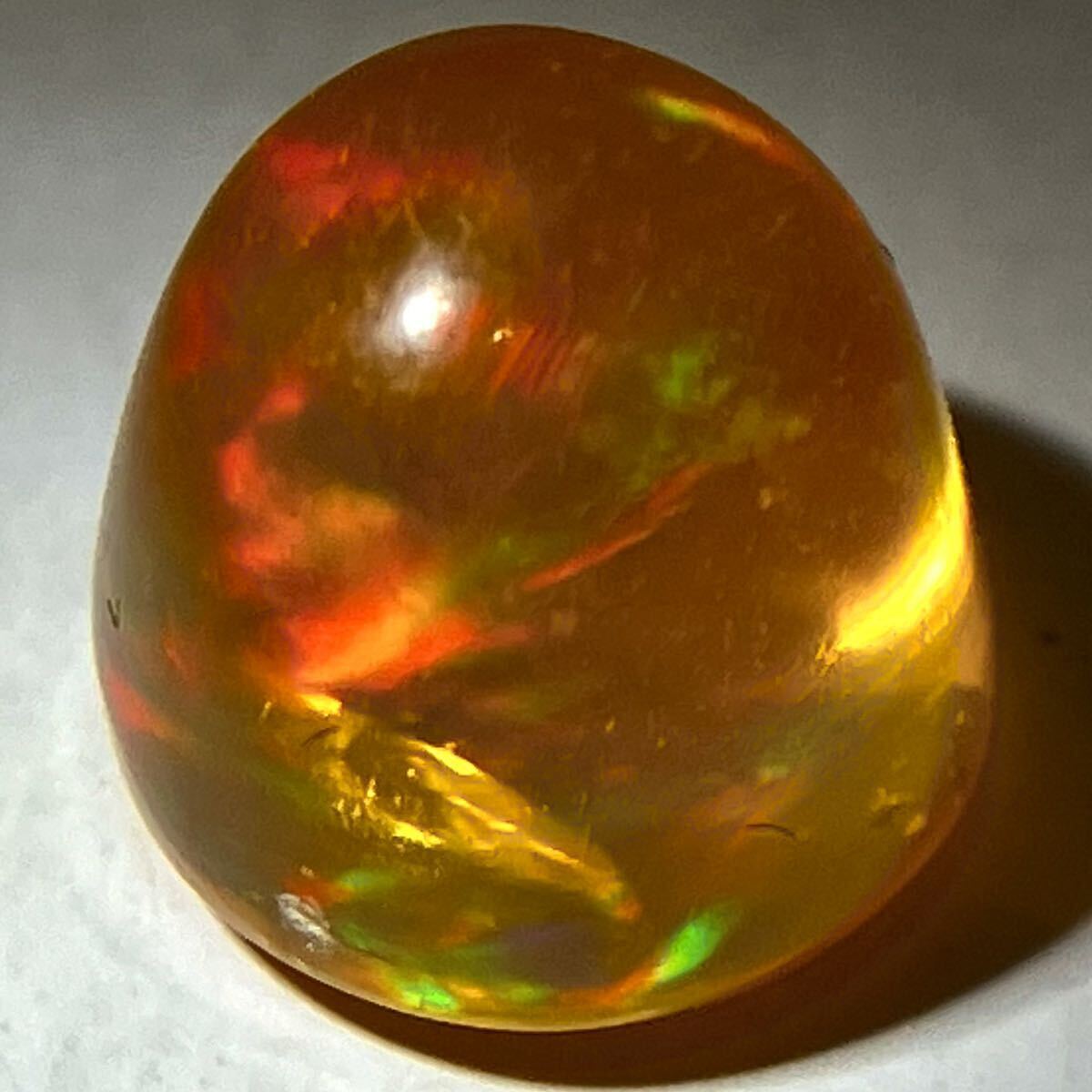 遊色効果 ◯天然ファイアオパール2.586ct◯A 8.2×8.5mm ルース 遊色効果 ◯天然ファイアオパール2.586ct◯A 8.2×8.5mm ルース