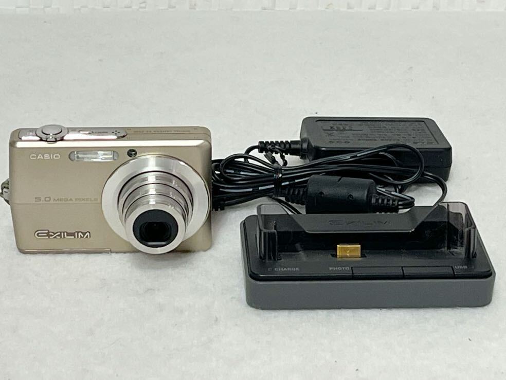 ●カシオ CASIO デジカメ EX-Z500 EXILIM ZOOM 500万画素 コンパクト デジタルカメラ 充電器 カメラ 通電確認済み 38-5