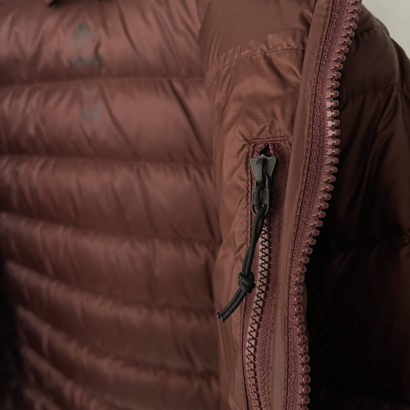 OUTLET】22-23 JONES RE-UP DOWN PUFFY JKT VULCAN RED Lサイズ OUTLET】22-23 JONES RE-UP DOWN PUFFY JKT VULCAN RED Lサイズ