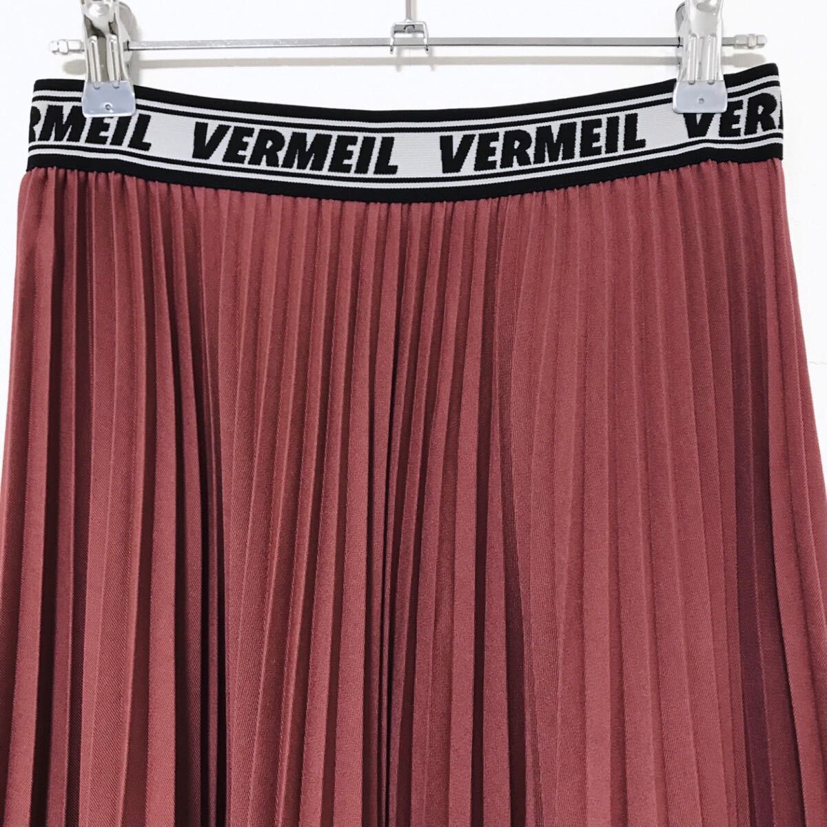 ヴェルメイユパーイエナ【美品】VERMEIL ロゴゴムプリーツ ヴェルメイユパーイエナ【美品】VERMEIL ロゴゴムプリーツ