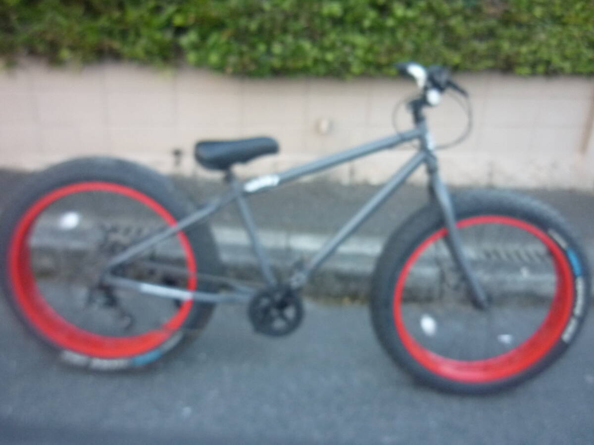 BRONX 26BRONX　26インチ 極太タイヤ　 グレー×レッドリム ブロンクス ファットバイク 26インチ 7段変速　中古