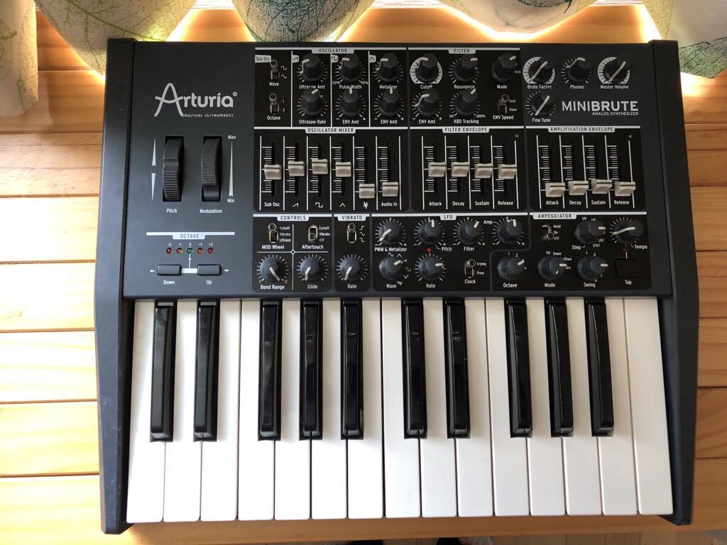 【中古品】 Arturia minibrute アナログシンセサイザー Yahoo!オークション - Arturia Minibrute アナログ