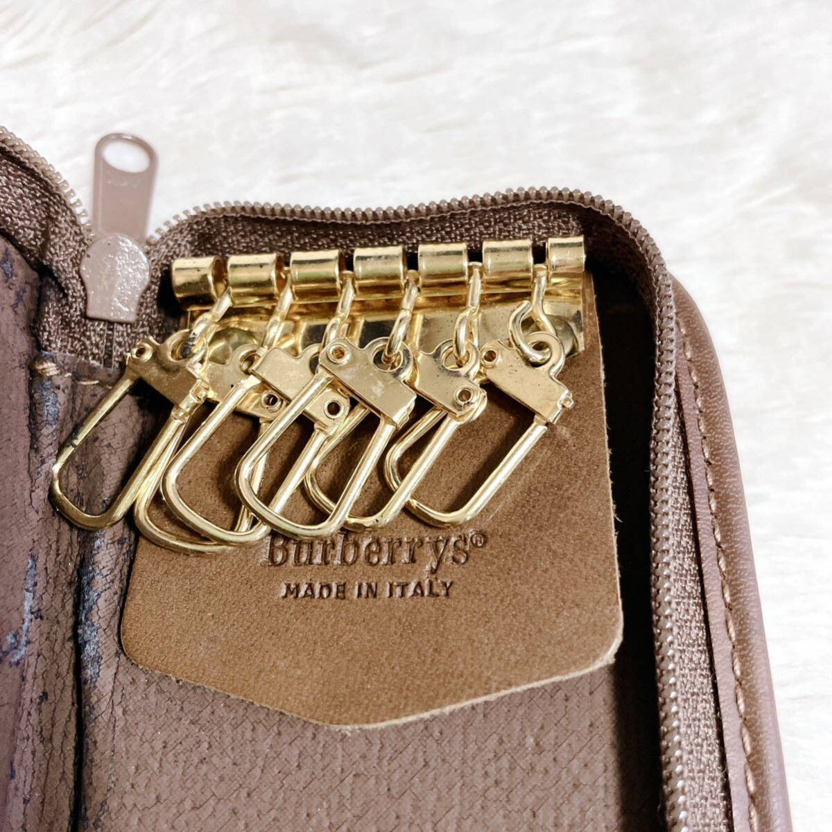 希少 Burberrys イタリア制 レザー ノバチェック ロゴ金具 6連 バーバリー