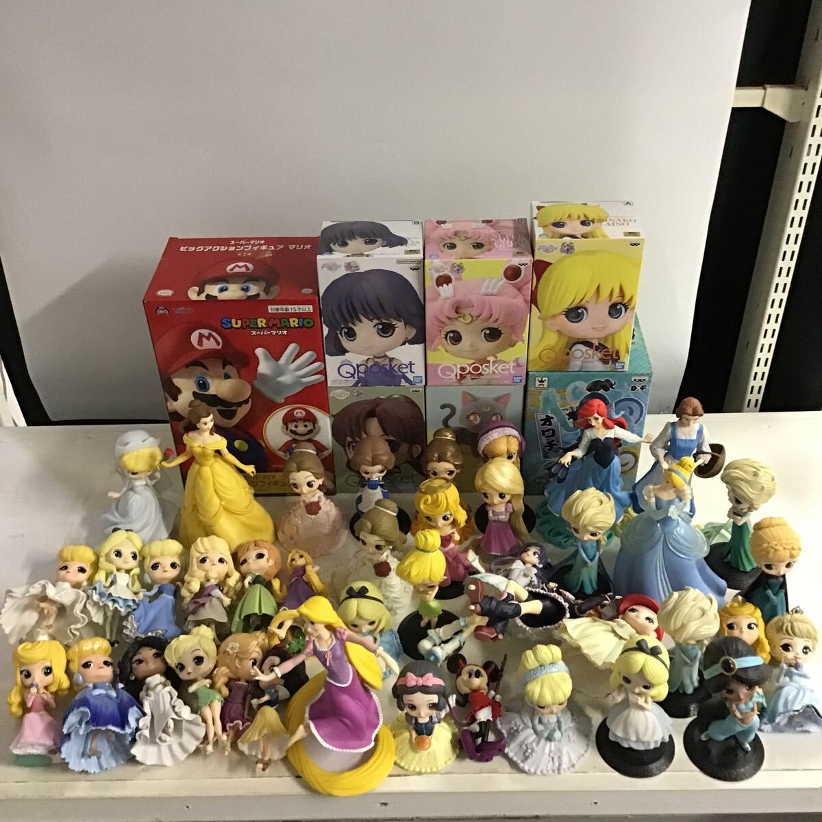 30【ジャンクあり】セーラームーン ディズニープリンセス マリオなど キッズフィギュア 大量まとめ (140)