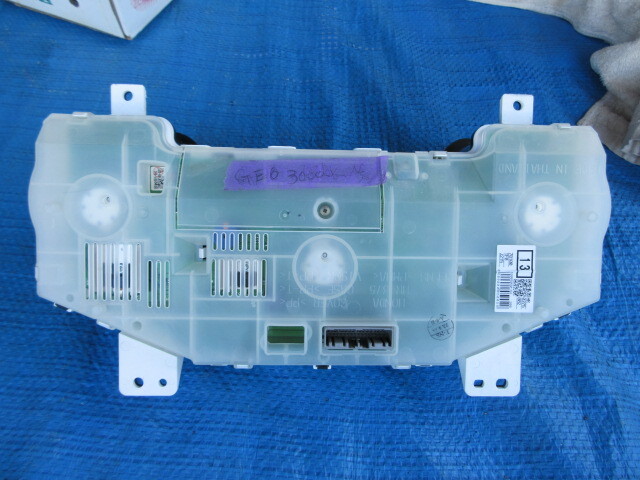 フィット　スピードメーター　GE6 3万キロ台　　ゆうパック着払い_画像6