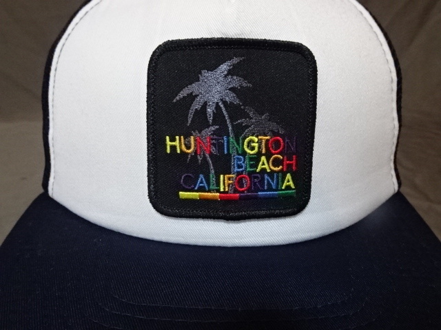 激レア USA購入 アメリカ カリフォルニア州 人気観光地【HUNTINGTON BEACH CALIFORNIA】ロゴ刺繍ワッペン付メッシュキャップ 中古良品