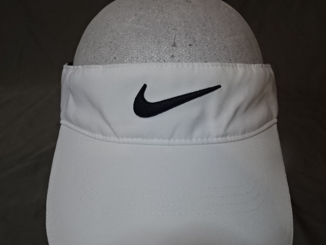 激レア USA購入 ナイキ ゴルフ【Nike Golf 】社製 シンプルなデザイン スウォッシュ ロゴ刺繍入り サンバイザ ホワイト 中古品