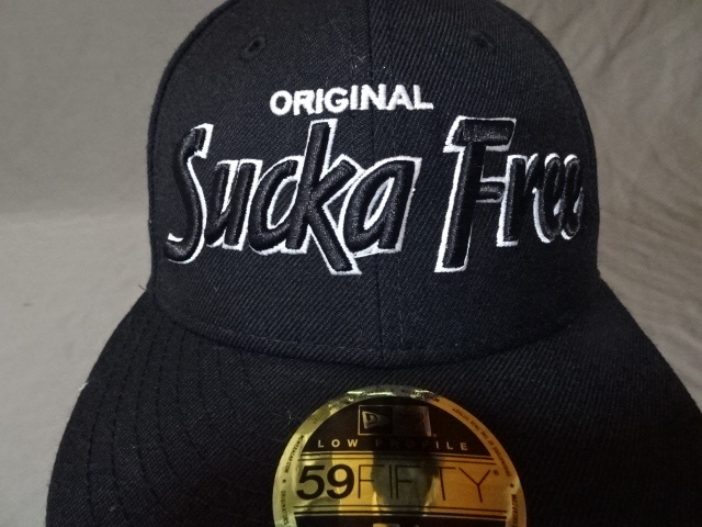 激レア USA購入 ニューエラ【NEWERA】製 【59FIFTY】ストリート系【suckafree】ロゴ刺繍入り キャップ ブラック 中古良品