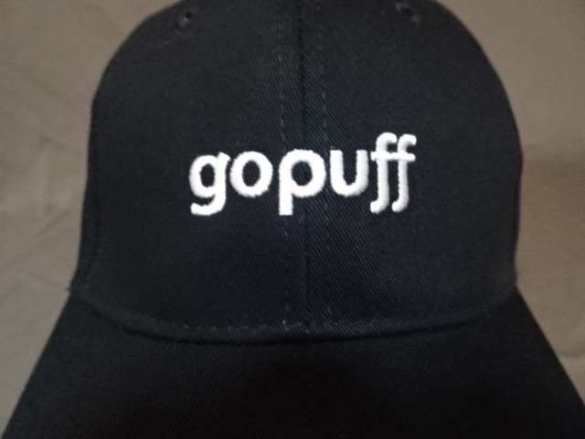 激レア USA購入 アメリカ企業モノ ペンシルベニア州 フィラデルフィア 食品デリバリー会社 【gopuff】 ロゴ刺繍入り キャップ 中古良品