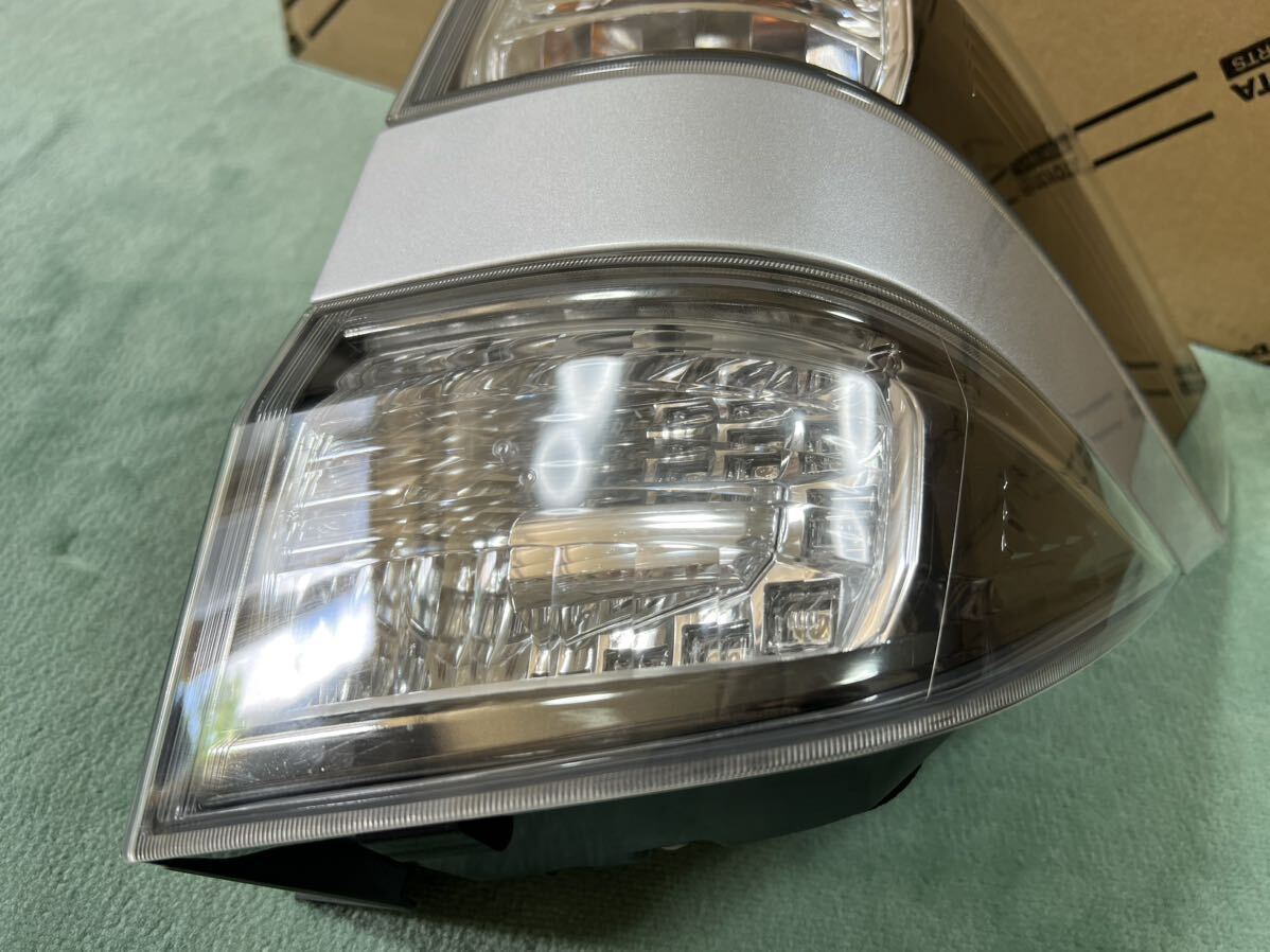 送料無料 特価 ヴェルファイア 20 前期 後期 純正 LED 送料無料 特価 ヴェルファイア 20 前期 後期 純正 LED