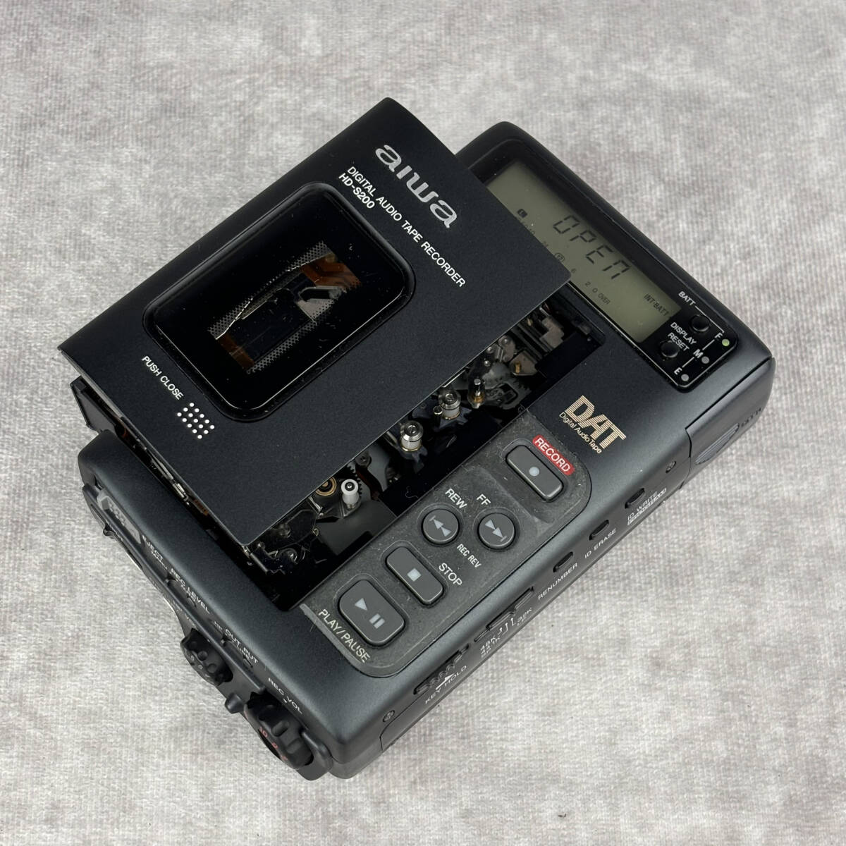 Yahoo!オークション - aiwa ポータブルDATレコーダー HD-S200 Yahoo!オークション - aiwa ポータブルDATレコーダー HD-S200