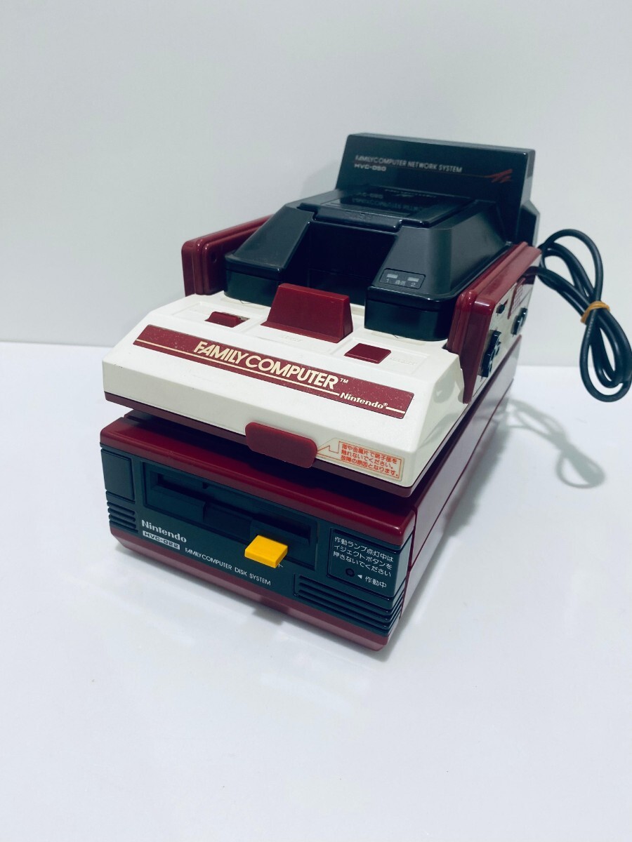 任天堂 ファミコン ファミリーコンピューター 本体HVC-001 任天堂 ファミコン ファミリーコンピューター 本体HVC-001