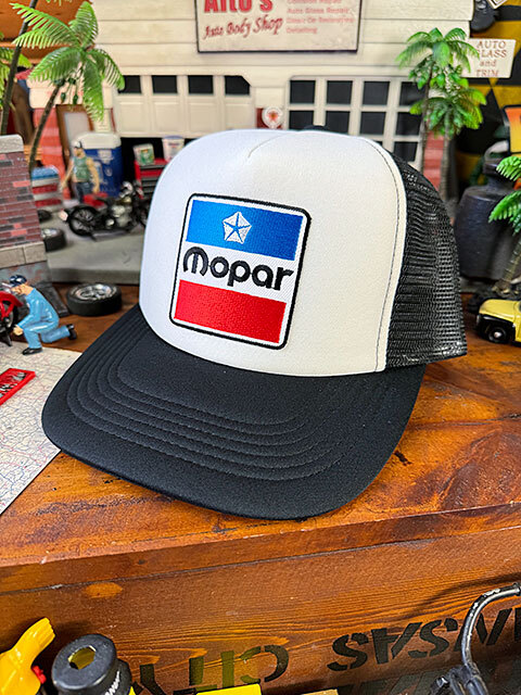 モパー　メッシュキャップ　（トリコロールライン）　帽子色＝ホワイト×ブラック　Mopar　■　アメリカン雑貨　アメリカ雑貨