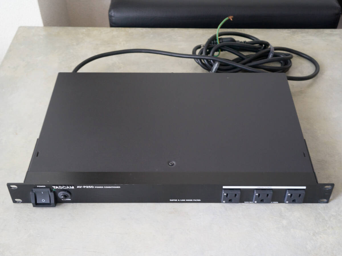 TASCAM パワーディストリビューター/コンディショナー AV-P250 TASCAM パワーディストリビューター/コンディショナー AV-P250