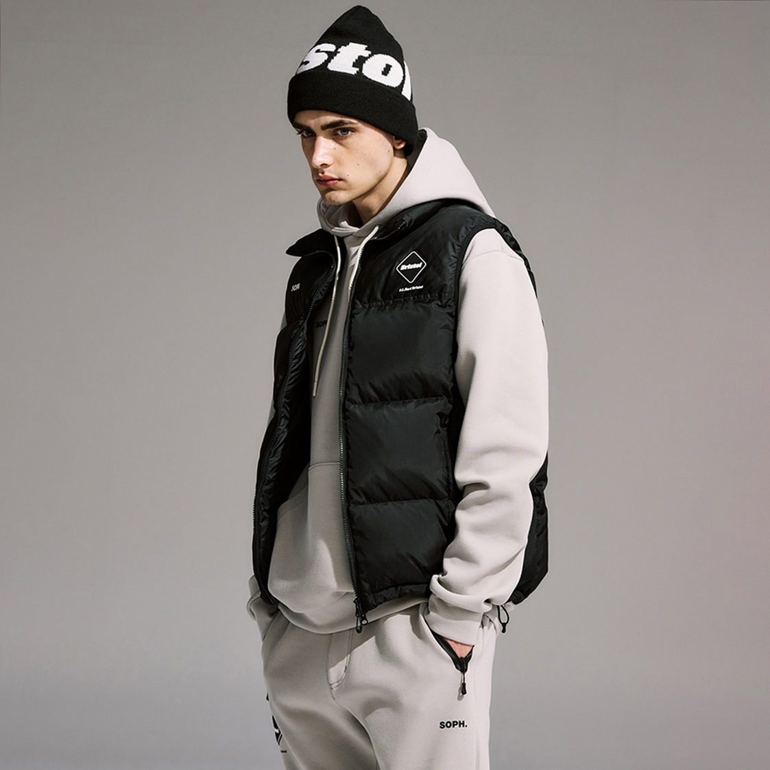 23-24AW新品L黒F C Real BristolダウンDOWN VESTベストFCRB 23-24AW新品L黒F C Real BristolダウンDOWN VESTベストFCRB