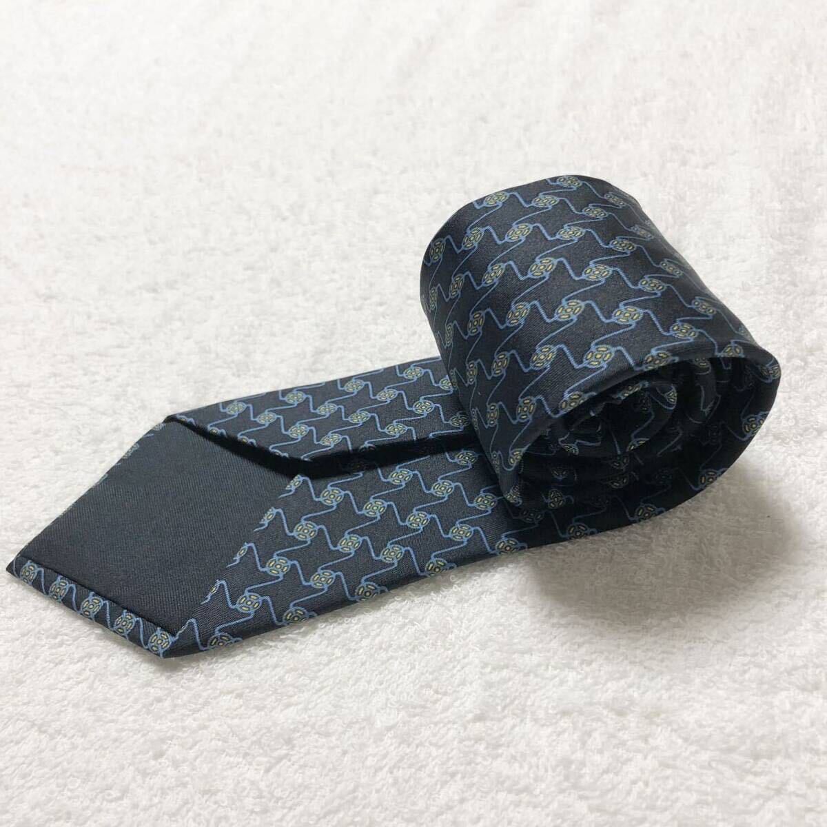 HERMES エルメス ネクタイ 図形 総柄 シルク100% フランス製 HERMES エルメス ネクタイ 図形 総柄 シルク100% フランス製