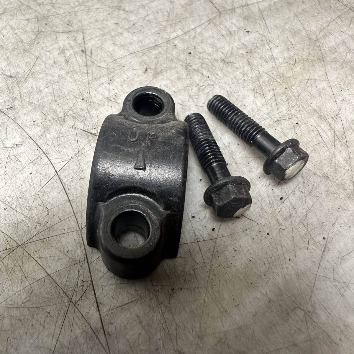 C03-45 スズキ アドレスV125G CF4EA マスターシリンダークランプ 純正部品