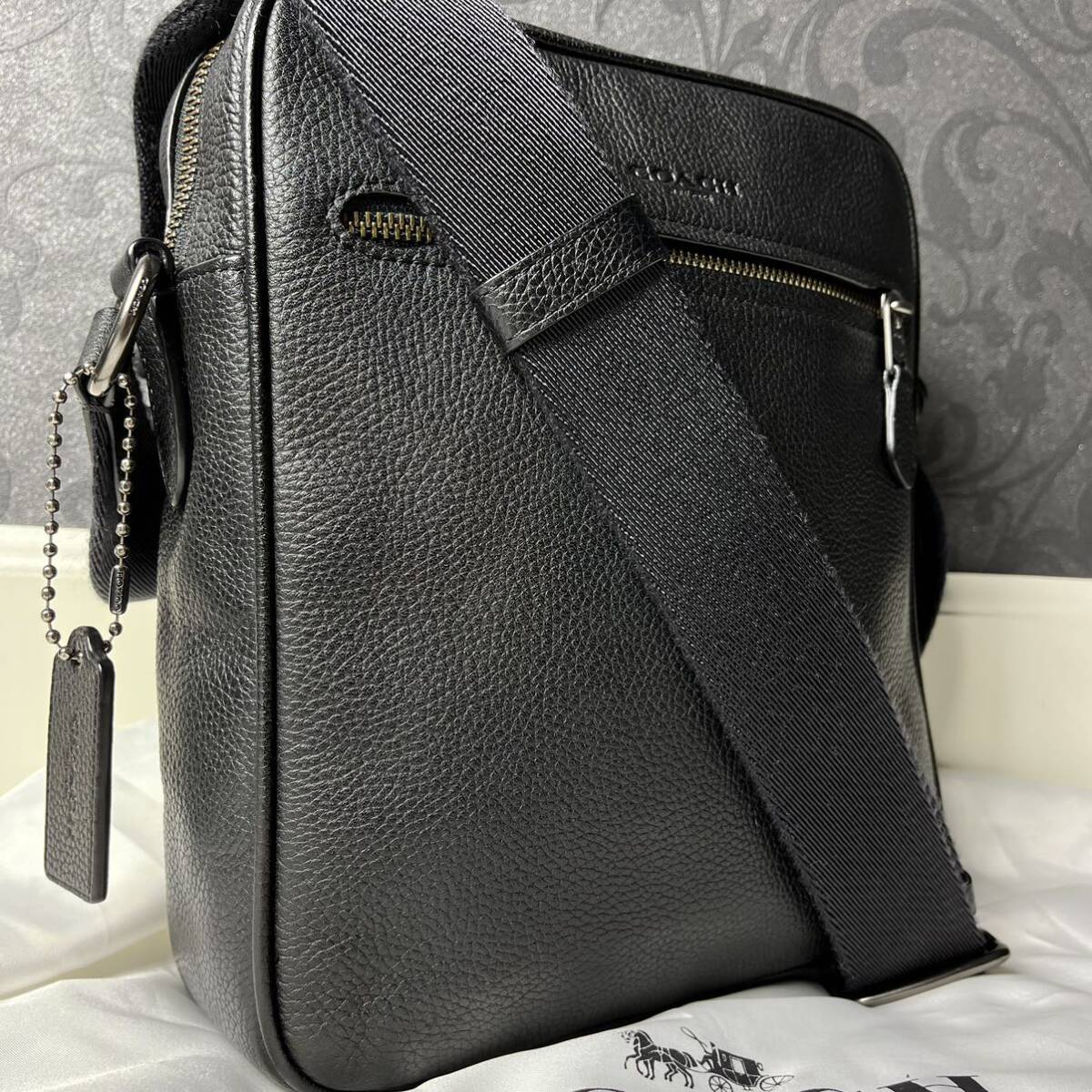 極美品◎COACH ショルダーバッグ メンズ メトロポリタン コーチ シボ革 ブラック 黒 斜め掛け クロスボディ サコッシュ ビジネス ロゴ