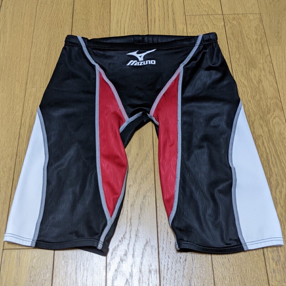 アクセルスーツ Lサイズ 光沢 ブラック×レッド×ホワイト うろこ アクセルスーツ Lサイズ 光沢 ブラック×レッド×ホワイト うろこ