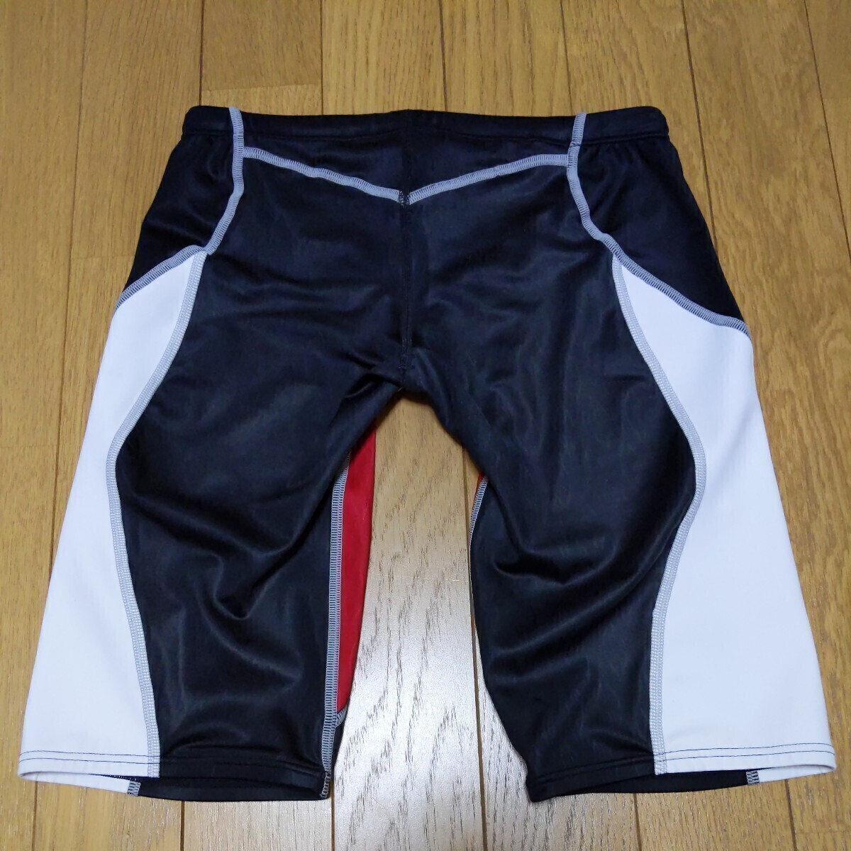 アクセルスーツ Lサイズ 光沢 ブラック×レッド×ホワイト うろこ アクセルスーツ Lサイズ 光沢 ブラック×レッド×ホワイト うろこ