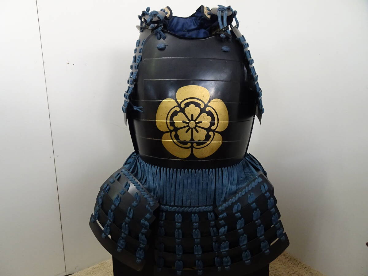 現代甲冑 青紺糸威黒板札桶川胴具足 等身大 兜 面頬 鎧 篭手 現代甲冑 青紺糸威黒板札桶川胴具足 等身大 兜 面頬 鎧 篭手