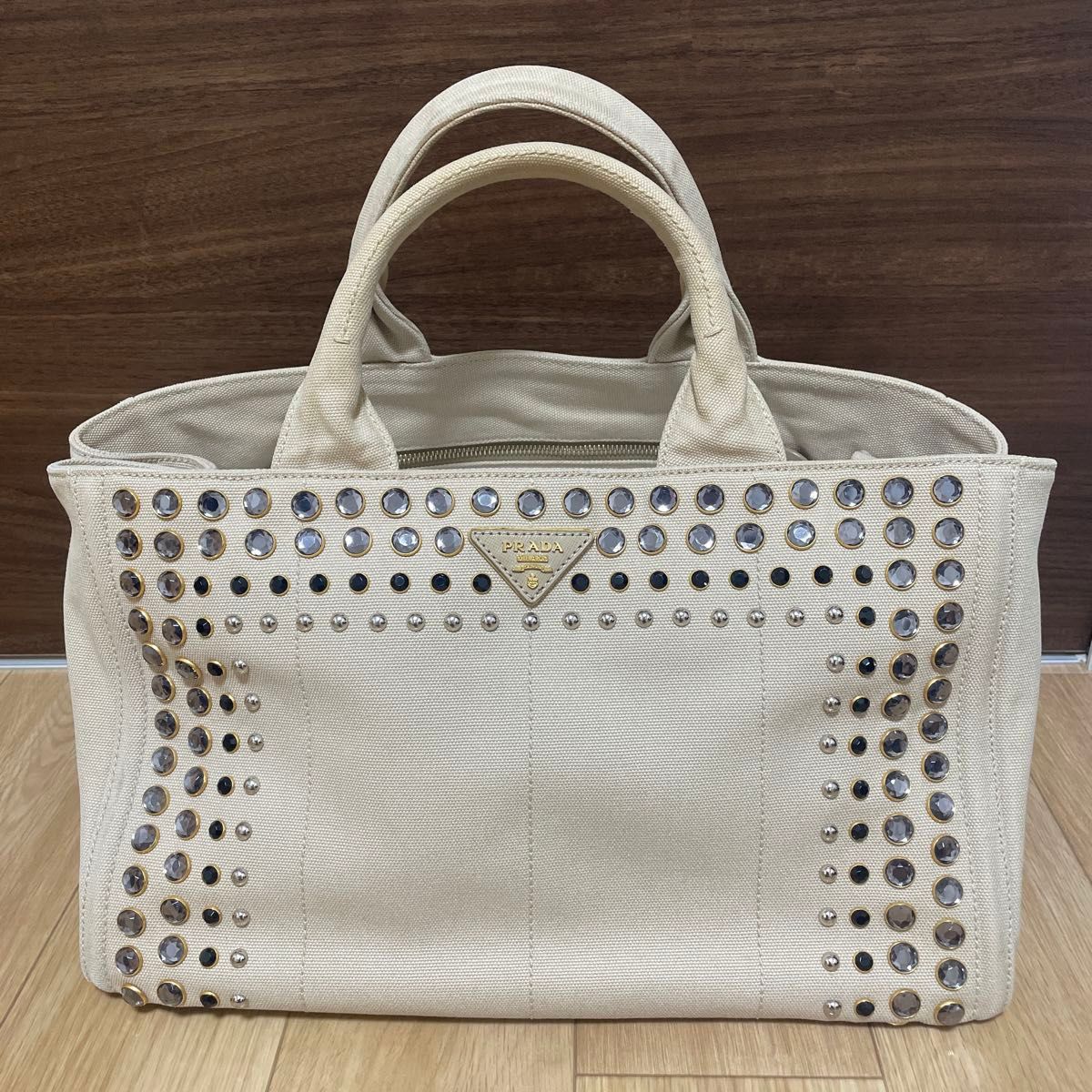 プラダ カナパ M ビジュー ベージュ 三角プレート A4 トート プラダ カナパ M ビジュー ベージュ 三角プレート A4 トート
